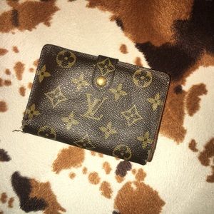 Lv wallet women’s